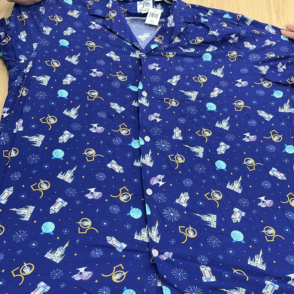 NWT Disney World 50th Anniversary Adult Button Up Shirt-All 4 Parks/Adult Large